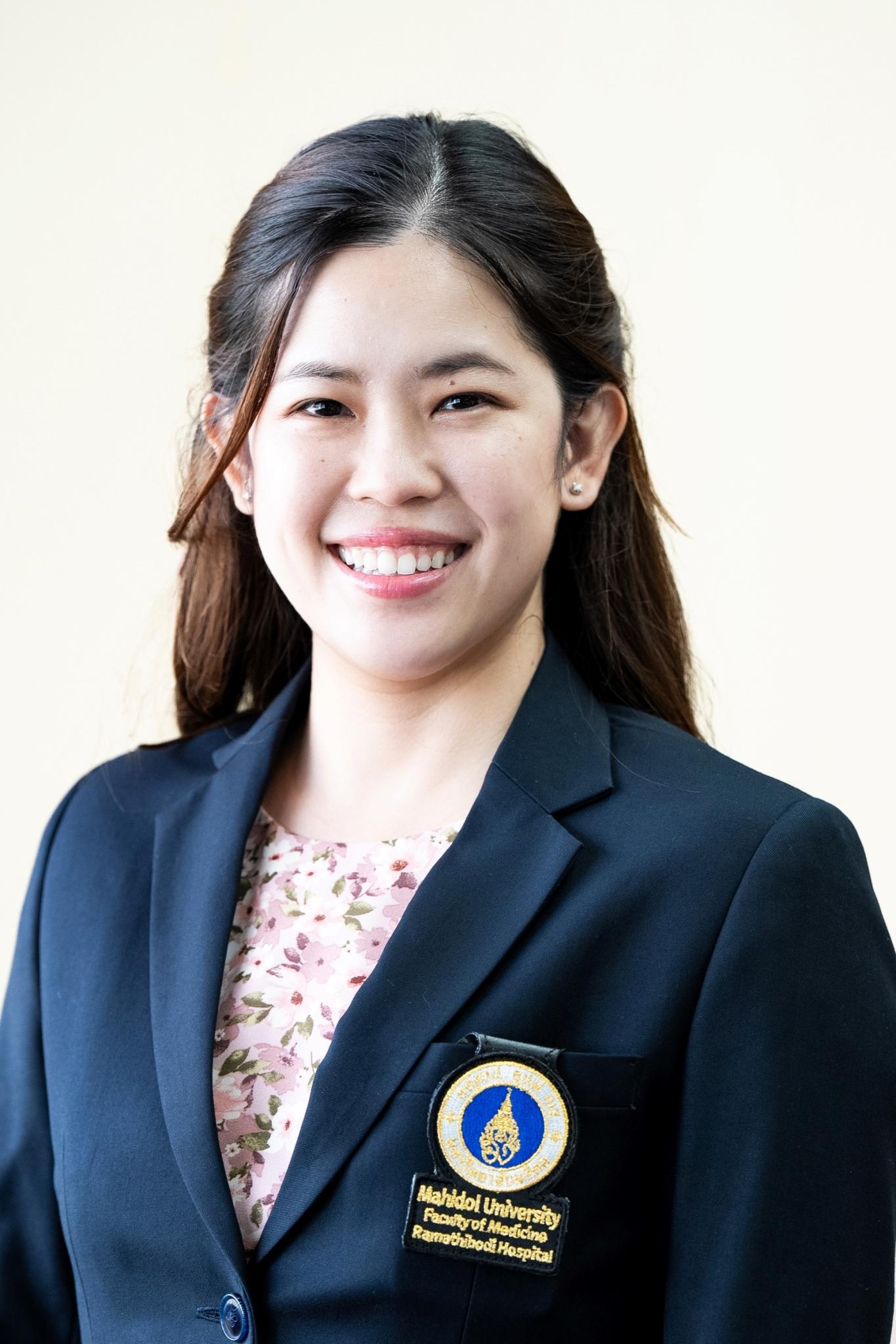 อาจารย์แพทย์หญิง อาภัสสร เสริมชีพ อาจารย์แพทย์หญิง อาภัสสร เสริมชีพ