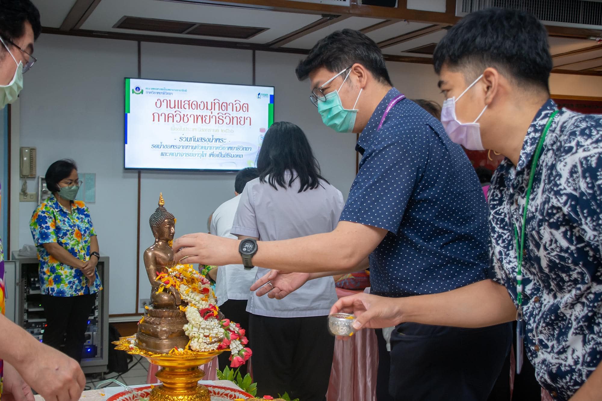อาจเป็นรูปภาพของ 9 คน