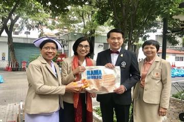 สวัสดีปีใหม่ 2561 ศาสตราจารย์ นายแพทย์ ปิยะมิตร ศรีธรา (คณบดีคณะแพทยศาสตร์โรงพยาบาลรามาธิบดี)