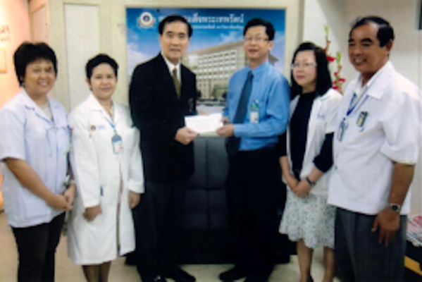 บริจาคเงิน 200,000 บาท สมทบทุนสร้าง อาคารสมเด็จพระเทพรัตน์