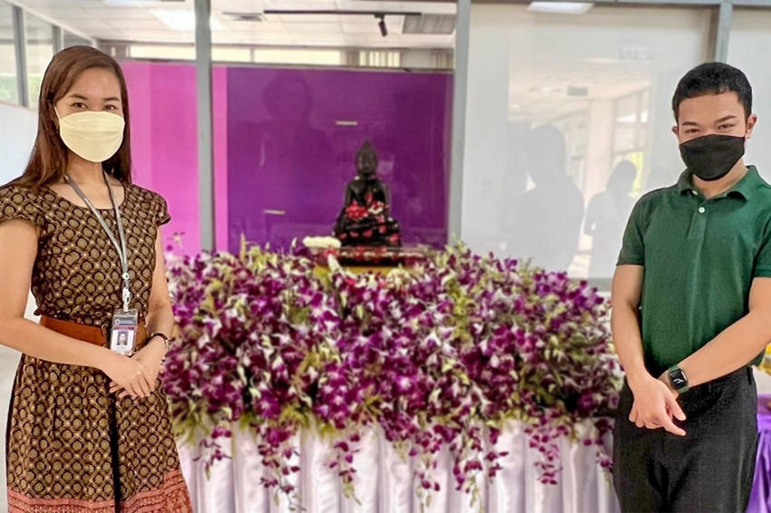 แพทย์หญิงวัชรา ริ้วไพบูลย์ คณบดีวิทยาลัยราชสุดา มหาวิทยาลัยมหิดล พร้อมด้วยคณะผู้บริหาร คณาจารย์ และเจ้าหน้าที่ วิทยาลัยราชสุดา มหาวิทยาลัยมหิดล ร่วมสรงน้ำพระพุทธรูปประจำวิทยาลัยฯ แพทย์หญิงวัชรา ริ้วไพบูลย์ คณบดีวิทยาลัยราชสุดา มหาวิทยาลัยมหิดล พร้อมด้วยคณะผู้บริหาร คณาจารย์ และเจ้าหน้าที่ วิทยาลัยราชสุดา มหาวิทยาลัยมหิดล ร่วมสรงน้ำพระพุทธรูปประจำวิทยาลัยฯ