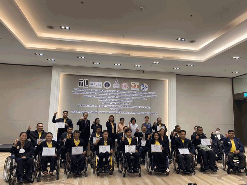 นางสาวธิดารัตน์ นงค์ทอง รักษาการแทนผู้ช่วยคณบดี ร่วมงานเวทีประชาสัมพันธ์รูปแบบการจัดการของหน่วยบริการรับส่งต่อเฉพาะด้าน และการส่งเสริมองค์กรด้านคนพิการ