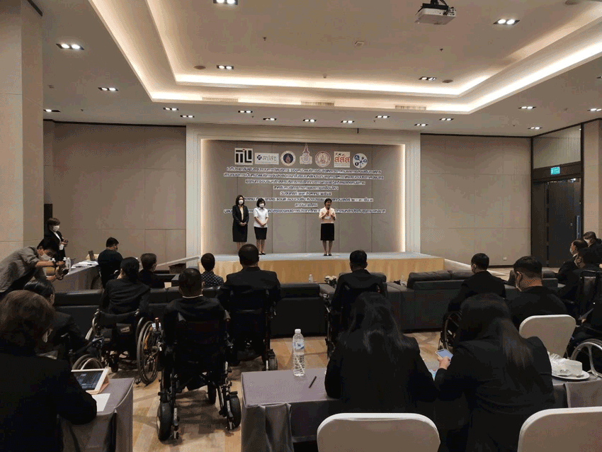นางสาวธิดารัตน์ นงค์ทอง รักษาการแทนผู้ช่วยคณบดี ร่วมงานเวทีประชาสัมพันธ์รูปแบบการจัดการของหน่วยบริการรับส่งต่อเฉพาะด้าน และการส่งเสริมองค์กรด้านคนพิการ