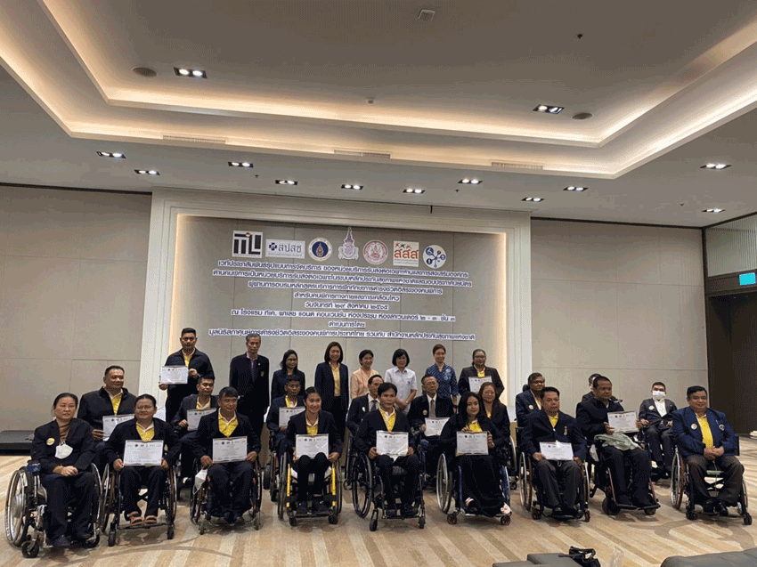 นางสาวธิดารัตน์ นงค์ทอง รักษาการแทนผู้ช่วยคณบดี ร่วมงานเวทีประชาสัมพันธ์รูปแบบการจัดการของหน่วยบริการรับส่งต่อเฉพาะด้าน และการส่งเสริมองค์กรด้านคนพิการ