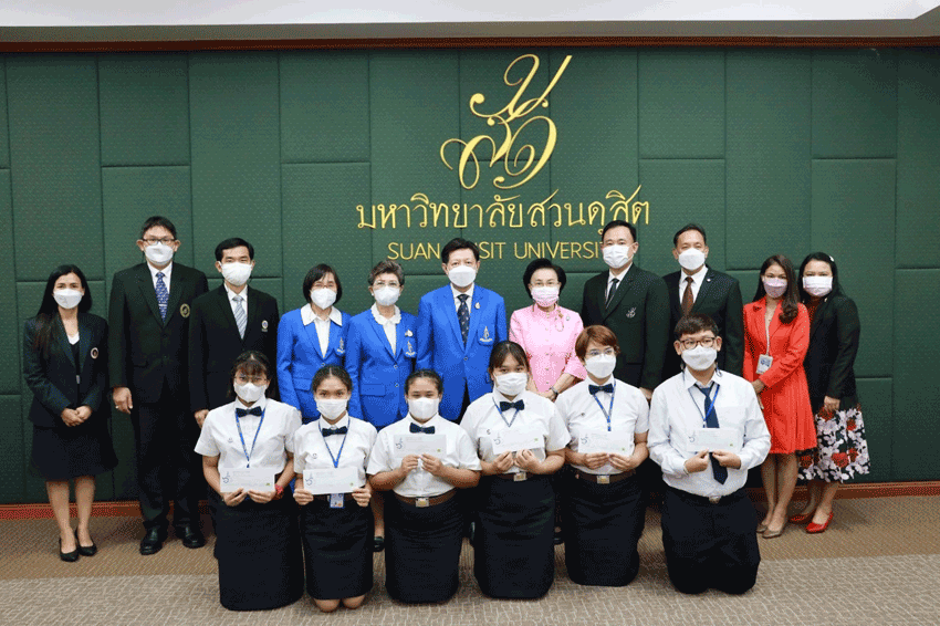 พิธีมอบทุนการศึกษามูลนิธิช่วยนักเรียนที่ขาดแคลน ในพระบรมราชินูปถัมภ์ (ม.น.ข.)