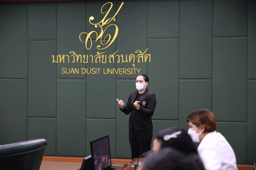 พิธีมอบทุนการศึกษามูลนิธิช่วยนักเรียนที่ขาดแคลน ในพระบรมราชินูปถัมภ์ (ม.น.ข.)