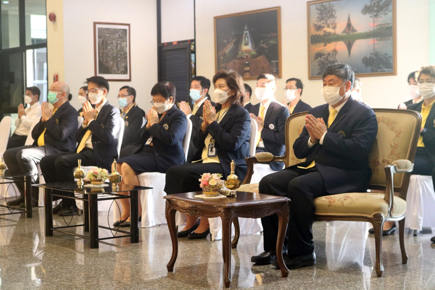 พิธีทำบุญตักบาตรบำเพ็ญกุศล ถวายเป็นพระราชกุศลและพิธีถวายราชสดุดีน้อมรำลึกในพระมหากรุณาธิคุณ พระบาทสมเด็จพระบรมชนกาธิเบศร มหาภูมิพลอดุลยเดชมหาราช บรมนาถบพิตร