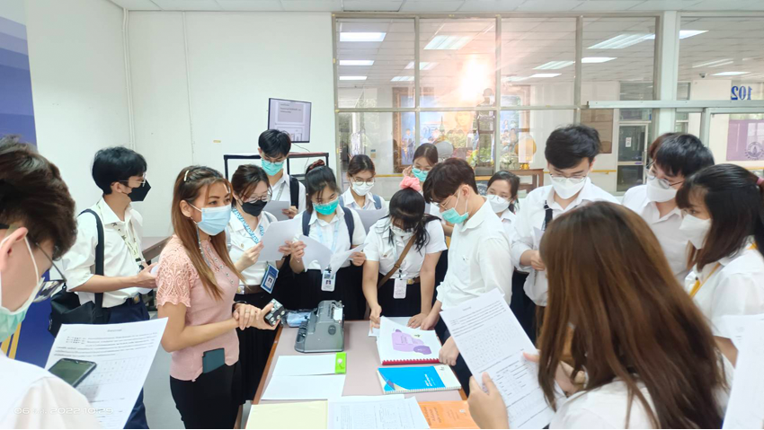 นักศึกษาภาควิชาจักษุวิทยา คณะแพทยศาสตร์โรงพยาบาลรามาธิบดี เข้าศึกษาดูงานที่ วิทยาลัยราชสุดา มหาวิทยาลัยมหิดล