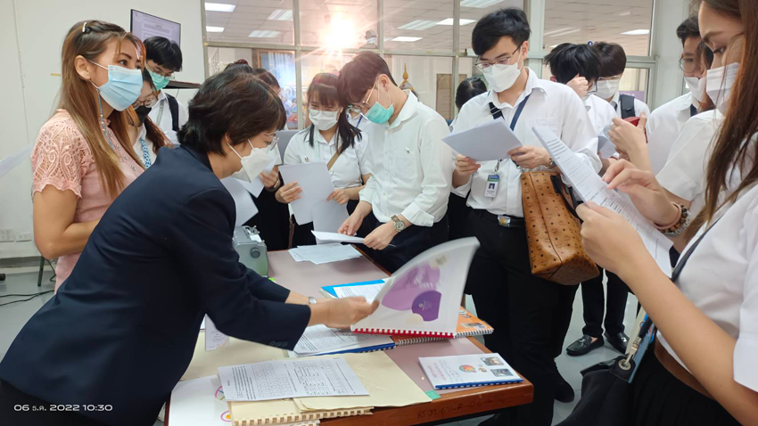 นักศึกษาภาควิชาจักษุวิทยา คณะแพทยศาสตร์โรงพยาบาลรามาธิบดี เข้าศึกษาดูงานที่ วิทยาลัยราชสุดา มหาวิทยาลัยมหิดล