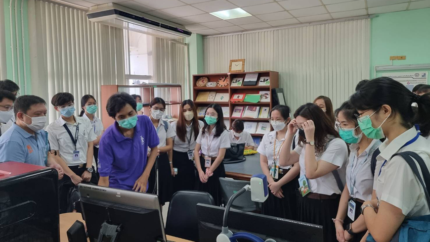 นักศึกษาภาควิชาจักษุวิทยา คณะแพทยศาสตร์โรงพยาบาลรามาธิบดี เข้าศึกษาดูงานที่ วิทยาลัยราชสุดา มหาวิทยาลัยมหิดล