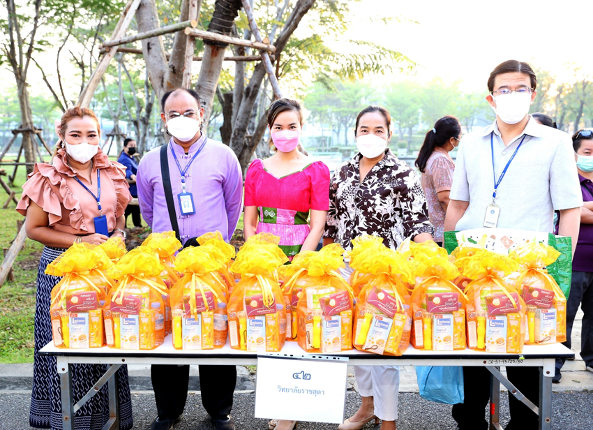 พิธีทำบุญตักบาตรข้าวสาร พระสงฆ์และสามเณรจำนวน 30 รูป เนื่องในวาระดิถีขึ้นปีใหม่ พ.ศ. 2566