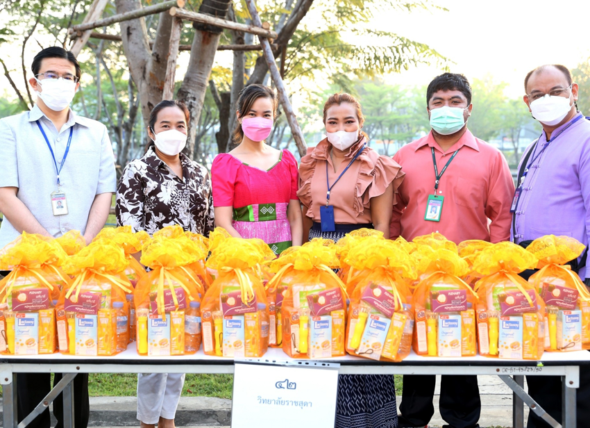 พิธีทำบุญตักบาตรข้าวสาร พระสงฆ์และสามเณรจำนวน 30 รูป เนื่องในวาระดิถีขึ้นปีใหม่ พ.ศ. 2566