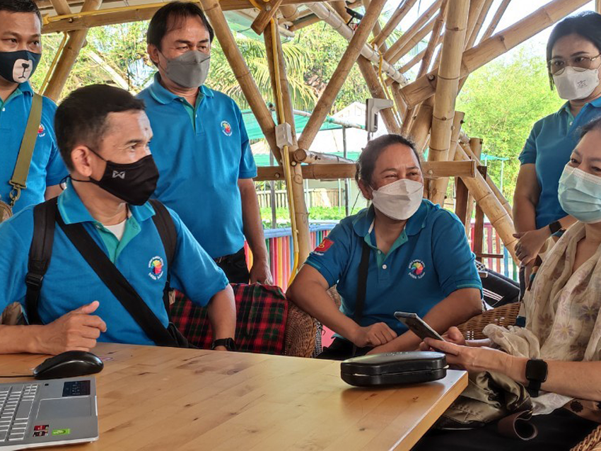 ศึกษาดูงานในกิจกรรมพัฒนาแหล่งเรียนรู้ : แปลงเกษตร ณ โรงเรียนโสตศึกษาจังหวัดสุรินทร์ และโรงเรียนมีชัยพัฒนา จังหวัดบุรีรัมย์ ศึกษาดูงานในกิจกรรมพัฒนาแหล่งเรียนรู้ : แปลงเกษตร ณ โรงเรียนโสตศึกษาจังหวัดสุรินทร์ และโรงเรียนมีชัยพัฒนา จังหวัดบุรีรัมย์