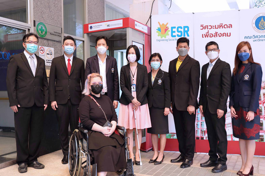 พิธีมอบตู้ตู้โทรศัพท์เป็นตู้ชาร์จโทรศัพท์มือถือ (Mobile Battery Charger) พลังแสงอาทิตย์ รุ่นใหม่มีอักษรเบรลล์ สำหรับผู้พิการทางการเห็น มอบให้แก่วิทยาลัยราชสุดา มหาวิทยาลัยมหิดล พิธีมอบตู้ตู้โทรศัพท์เป็นตู้ชาร์จโทรศัพท์มือถือ (Mobile Battery Charger) พลังแสงอาทิตย์ รุ่นใหม่มีอักษรเบรลล์ สำหรับผู้พิการทางการเห็น มอบให้แก่วิทยาลัยราชสุดา มหาวิทยาลัยมหิดล