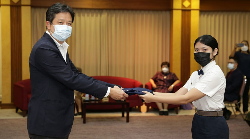 พิธีมอบเสื้อล่ามแก่นักศึกษาวิชาเอกล่ามภาษามือไทย หลักสูตรศิลปศาสตรบัณฑิต ประจำปีการศึกษา 2565 พิธีมอบเสื้อล่ามแก่นักศึกษาวิชาเอกล่ามภาษามือไทย หลักสูตรศิลปศาสตรบัณฑิต ประจำปีการศึกษา 2565