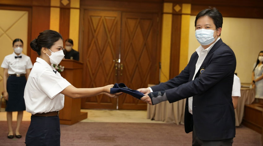 พิธีมอบเสื้อล่ามแก่นักศึกษาวิชาเอกล่ามภาษามือไทย หลักสูตรศิลปศาสตรบัณฑิต ประจำปีการศึกษา 2565 พิธีมอบเสื้อล่ามแก่นักศึกษาวิชาเอกล่ามภาษามือไทย หลักสูตรศิลปศาสตรบัณฑิต ประจำปีการศึกษา 2565