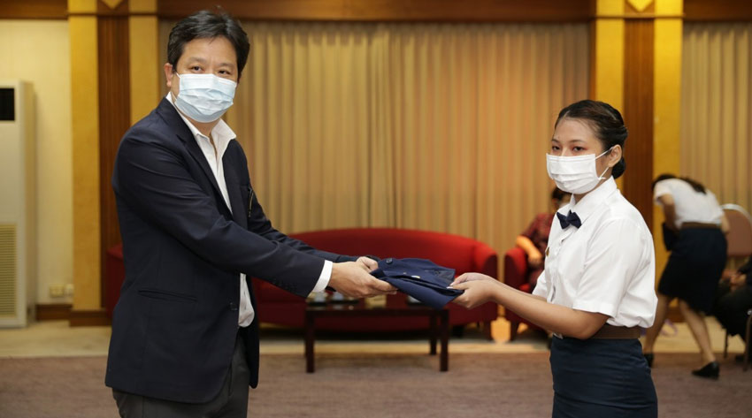 พิธีมอบเสื้อล่ามแก่นักศึกษาวิชาเอกล่ามภาษามือไทย หลักสูตรศิลปศาสตรบัณฑิต ประจำปีการศึกษา 2565 พิธีมอบเสื้อล่ามแก่นักศึกษาวิชาเอกล่ามภาษามือไทย หลักสูตรศิลปศาสตรบัณฑิต ประจำปีการศึกษา 2565