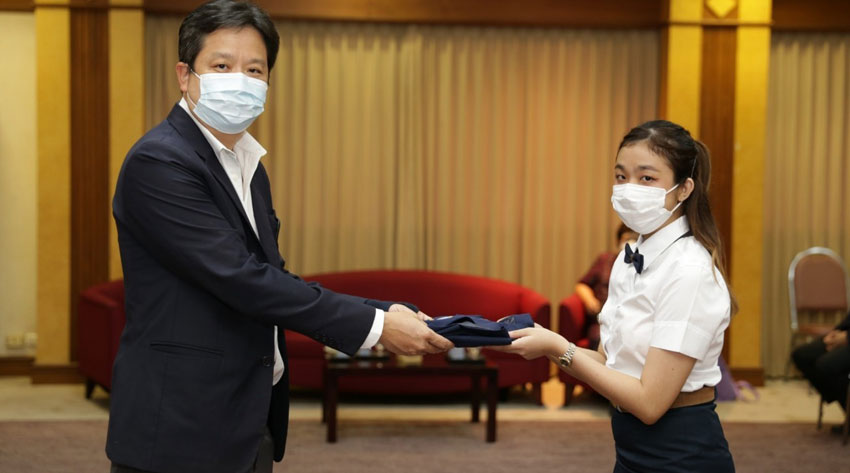 พิธีมอบเสื้อล่ามแก่นักศึกษาวิชาเอกล่ามภาษามือไทย หลักสูตรศิลปศาสตรบัณฑิต ประจำปีการศึกษา 2565 พิธีมอบเสื้อล่ามแก่นักศึกษาวิชาเอกล่ามภาษามือไทย หลักสูตรศิลปศาสตรบัณฑิต ประจำปีการศึกษา 2565