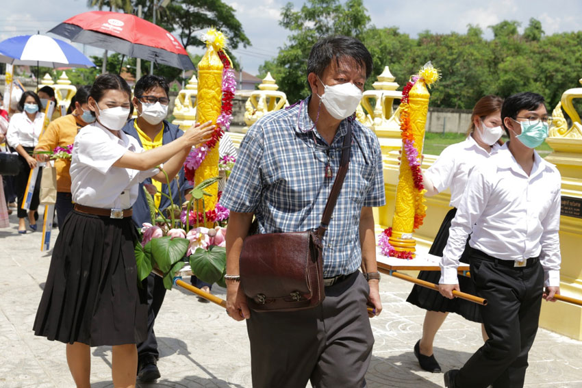 พิธีถวายเทียนพรรษาและถวายผ้าอาบน้ำฝน พร้อมปัจจัยไทยธรรมและเครื่องใช้สอยที่จำเป็นสำหรับพระภิกษุสงฆ์ เนื่องในวันเข้าพรรษา ประจำปี 2565 พิธีถวายเทียนพรรษาและถวายผ้าอาบน้ำฝน พร้อมปัจจัยไทยธรรมและเครื่องใช้สอยที่จำเป็นสำหรับพระภิกษุสงฆ์ เนื่องในวันเข้าพรรษา ประจำปี 2565