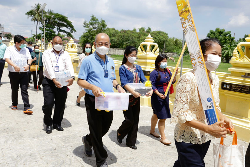 พิธีถวายเทียนพรรษาและถวายผ้าอาบน้ำฝน พร้อมปัจจัยไทยธรรมและเครื่องใช้สอยที่จำเป็นสำหรับพระภิกษุสงฆ์ เนื่องในวันเข้าพรรษา ประจำปี 2565 พิธีถวายเทียนพรรษาและถวายผ้าอาบน้ำฝน พร้อมปัจจัยไทยธรรมและเครื่องใช้สอยที่จำเป็นสำหรับพระภิกษุสงฆ์ เนื่องในวันเข้าพรรษา ประจำปี 2565