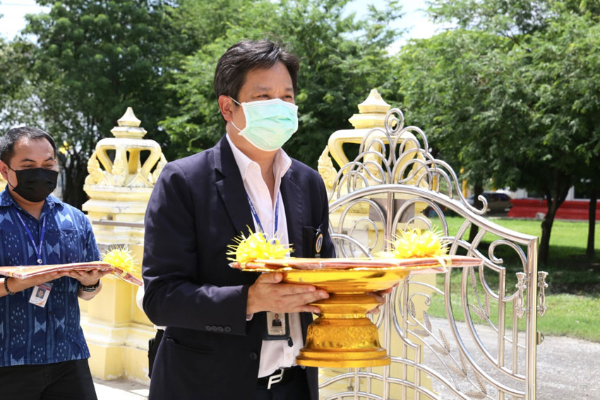 พิธีถวายเทียนพรรษาและถวายผ้าอาบน้ำฝน พร้อมปัจจัยไทยธรรมและเครื่องใช้สอยที่จำเป็นสำหรับพระภิกษุสงฆ์ เนื่องในวันเข้าพรรษา ประจำปี 2565 พิธีถวายเทียนพรรษาและถวายผ้าอาบน้ำฝน พร้อมปัจจัยไทยธรรมและเครื่องใช้สอยที่จำเป็นสำหรับพระภิกษุสงฆ์ เนื่องในวันเข้าพรรษา ประจำปี 2565
