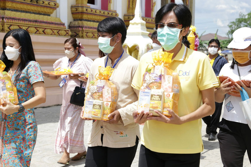 พิธีถวายเทียนพรรษาและถวายผ้าอาบน้ำฝน พร้อมปัจจัยไทยธรรมและเครื่องใช้สอยที่จำเป็นสำหรับพระภิกษุสงฆ์ เนื่องในวันเข้าพรรษา ประจำปี 2565 พิธีถวายเทียนพรรษาและถวายผ้าอาบน้ำฝน พร้อมปัจจัยไทยธรรมและเครื่องใช้สอยที่จำเป็นสำหรับพระภิกษุสงฆ์ เนื่องในวันเข้าพรรษา ประจำปี 2565