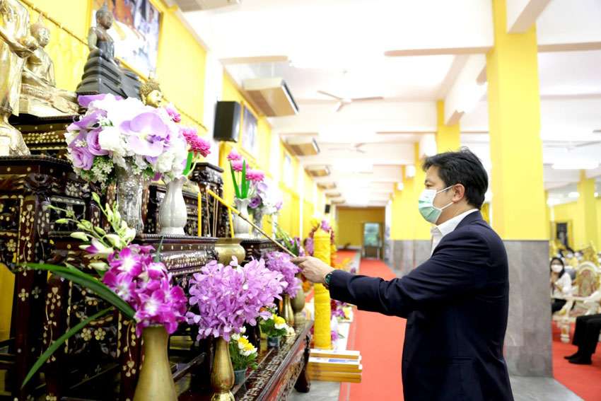 พิธีถวายเทียนพรรษาและถวายผ้าอาบน้ำฝน พร้อมปัจจัยไทยธรรมและเครื่องใช้สอยที่จำเป็นสำหรับพระภิกษุสงฆ์ เนื่องในวันเข้าพรรษา ประจำปี 2565 พิธีถวายเทียนพรรษาและถวายผ้าอาบน้ำฝน พร้อมปัจจัยไทยธรรมและเครื่องใช้สอยที่จำเป็นสำหรับพระภิกษุสงฆ์ เนื่องในวันเข้าพรรษา ประจำปี 2565