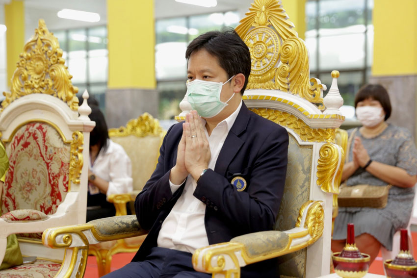 พิธีถวายเทียนพรรษาและถวายผ้าอาบน้ำฝน พร้อมปัจจัยไทยธรรมและเครื่องใช้สอยที่จำเป็นสำหรับพระภิกษุสงฆ์ เนื่องในวันเข้าพรรษา ประจำปี 2565 พิธีถวายเทียนพรรษาและถวายผ้าอาบน้ำฝน พร้อมปัจจัยไทยธรรมและเครื่องใช้สอยที่จำเป็นสำหรับพระภิกษุสงฆ์ เนื่องในวันเข้าพรรษา ประจำปี 2565