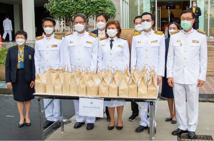 พิธีทำบุญตักบาตร พิธีเจริญพระพุทธมนต์ถวายพระราชกุศล พิธีถวายเครื่องราชสักการะ พิธีถวายราชสดุดีเฉลิมพระเกียรติฯ