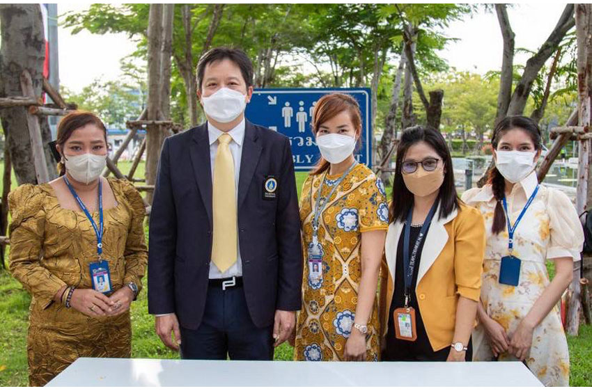 พิธีทำบุญตักบาตร พิธีเจริญพระพุทธมนต์ถวายพระราชกุศล พิธีถวายเครื่องราชสักการะ พิธีถวายราชสดุดีเฉลิมพระเกียรติฯ