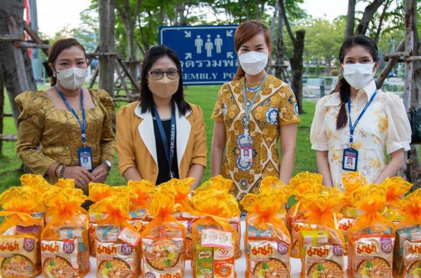 พิธีทำบุญตักบาตร พิธีเจริญพระพุทธมนต์ถวายพระราชกุศล พิธีถวายเครื่องราชสักการะ พิธีถวายราชสดุดีเฉลิมพระเกียรติฯ