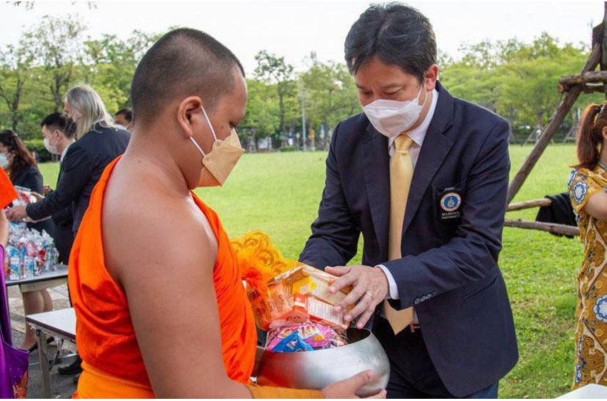 พิธีทำบุญตักบาตร พิธีเจริญพระพุทธมนต์ถวายพระราชกุศล พิธีถวายเครื่องราชสักการะ พิธีถวายราชสดุดีเฉลิมพระเกียรติฯ