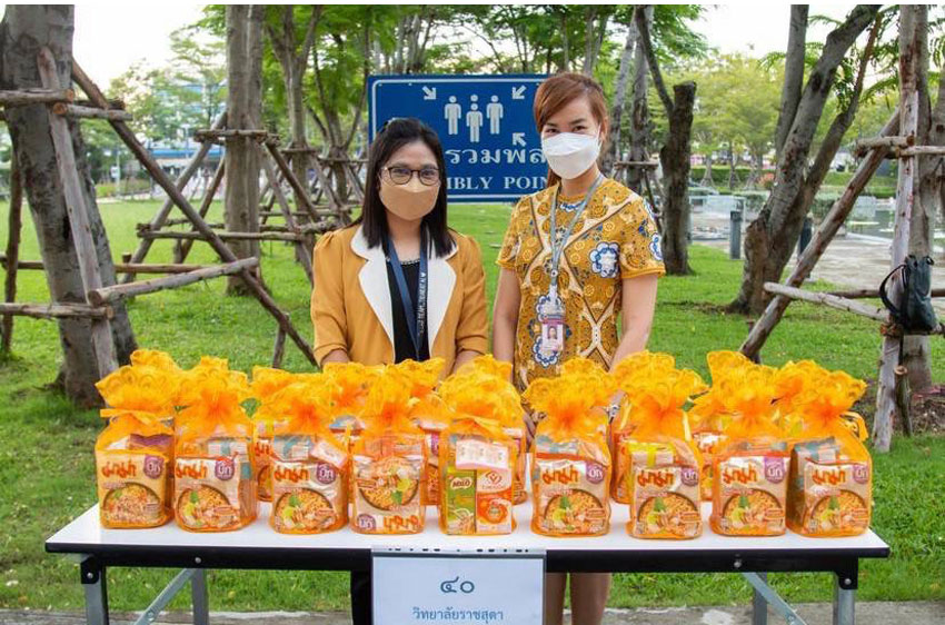 พิธีทำบุญตักบาตร พิธีเจริญพระพุทธมนต์ถวายพระราชกุศล พิธีถวายเครื่องราชสักการะ พิธีถวายราชสดุดีเฉลิมพระเกียรติฯ