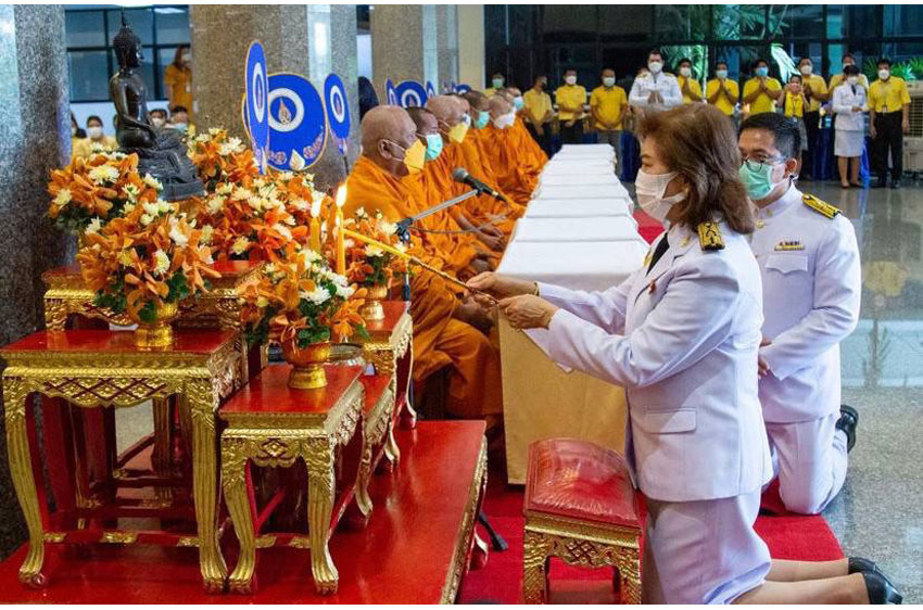 พิธีทำบุญตักบาตร พิธีเจริญพระพุทธมนต์ถวายพระราชกุศล พิธีถวายเครื่องราชสักการะ พิธีถวายราชสดุดีเฉลิมพระเกียรติฯ