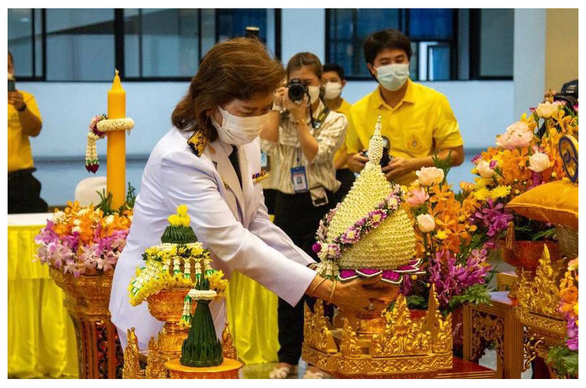 พิธีทำบุญตักบาตร พิธีเจริญพระพุทธมนต์ถวายพระราชกุศล พิธีถวายเครื่องราชสักการะ พิธีถวายราชสดุดีเฉลิมพระเกียรติฯ