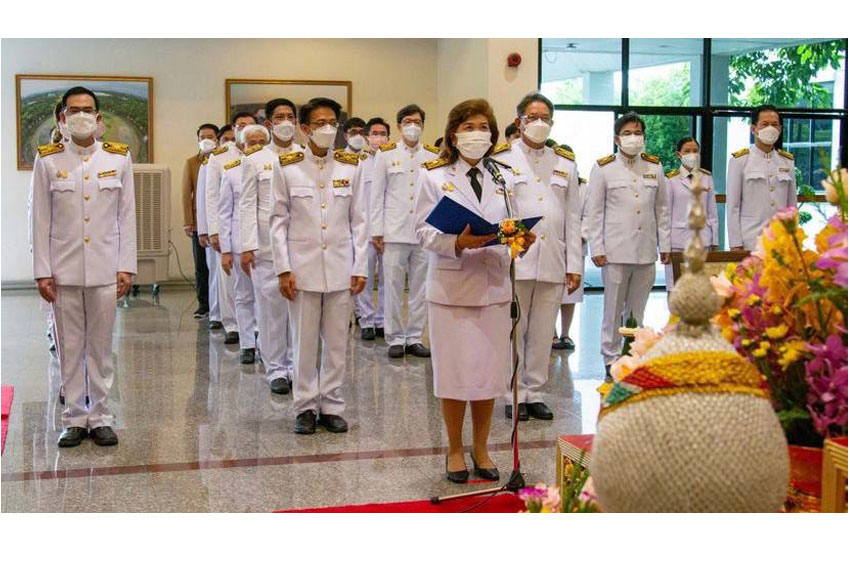 พิธีทำบุญตักบาตร พิธีเจริญพระพุทธมนต์ถวายพระราชกุศล พิธีถวายเครื่องราชสักการะ พิธีถวายราชสดุดีเฉลิมพระเกียรติฯ