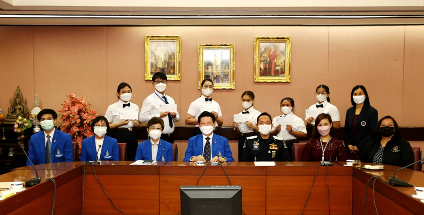 พิธีมอบทุนการศึกษามูลนิธิช่วยนักเรียนที่ขาดแคลน ในพระบรมราชินูปถัมภ์ (ม.น.ข.) พิธีมอบทุนการศึกษามูลนิธิช่วยนักเรียนที่ขาดแคลน ในพระบรมราชินูปถัมภ์ (ม.น.ข.) ภาพที่ 1