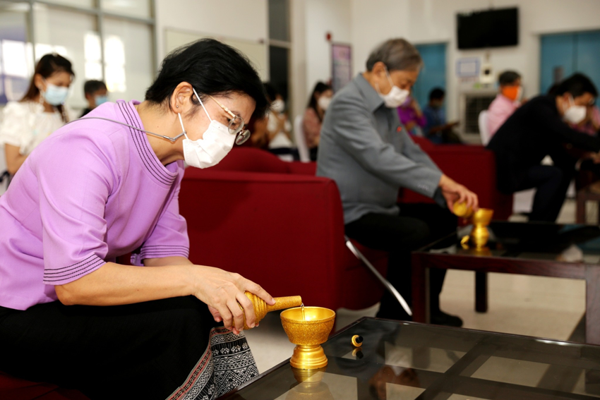 ทำบุญวันคล้ายวันสถาปนาวิทยาลัยราชสุดา มหาวิทยาลัยมหิดล ซึ่งในปีนี้ครบรอบ 31 ปี แห่งการก่อตั้งวิทยาลัย ทำบุญวันคล้ายวันสถาปนาวิทยาลัยราชสุดา มหาวิทยาลัยมหิดล ซึ่งในปีนี้ครบรอบ 31 ปี แห่งการก่อตั้งวิทยาลัย