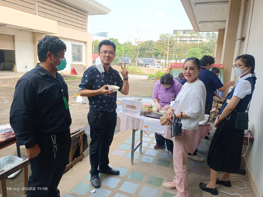 รักษาการแทนคณบดีวิทยาลัยราชสุดา ได้เยี่ยมชมผลงานของนักศึกษา ชั้นปีที่ 2 (รายวิชาศิลปะสําหรับครู) หลักสูตรศึกษาศาสตรบัณฑิต