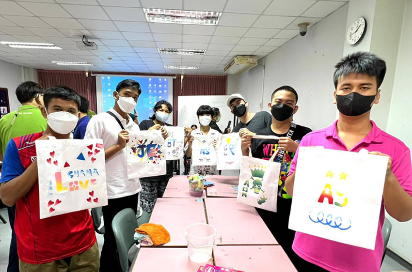 หลักสูตรศิลปศาสตรบัณฑิต สาขาวิชาหูหนวกศึกษา (วิชาเอกออกแบบเชิงพาณิชย์) วิทยาลัยราชสุดา มหาวิทยาลัยมหิดล จัดการอบรม กิจกรรมการออกแบบเบื้องต้น