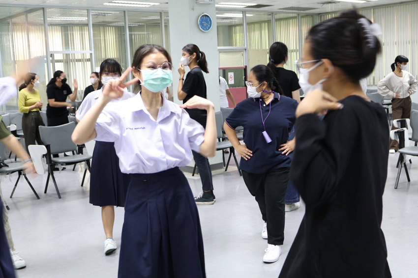 อบรม กิจกรรมอบรมภาษามือไทยเบื้องต้น สำหรับนักเรียนมัธยมศึกษาตอนปลาย