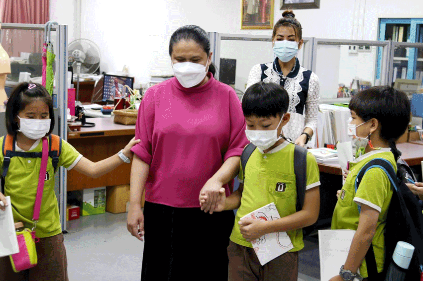 คณะนักเรียนในระดับชั้นประถมศึกษาปีที่ 1 – 6 ครู และผู้ปกครอง จากศูนย์การเรียนปฐมธรรม จังหวัดกรุงเทพมหานคร เข้าเยี่ยมชมและศึกษาดูงาน