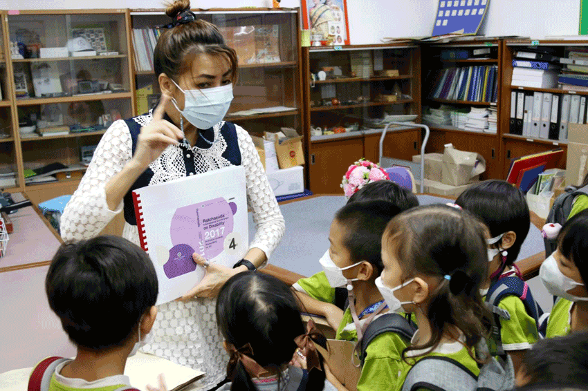 คณะนักเรียนในระดับชั้นประถมศึกษาปีที่ 1 – 6 ครู และผู้ปกครอง จากศูนย์การเรียนปฐมธรรม จังหวัดกรุงเทพมหานคร เข้าเยี่ยมชมและศึกษาดูงาน