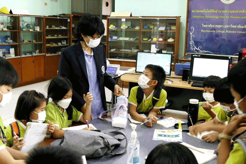 คณะนักเรียนในระดับชั้นประถมศึกษาปีที่ 1 – 6 ครู และผู้ปกครอง จากศูนย์การเรียนปฐมธรรม จังหวัดกรุงเทพมหานคร เข้าเยี่ยมชมและศึกษาดูงาน
