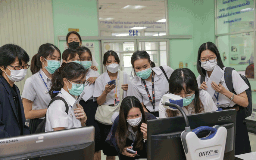 นักศึกษาแพทย์ชั้นปีที่ 4 จากภาควิชาจักษุวิทยา คณะแพทยศาสตร์โรงพยาบาลรามาธิบดี มหาวิทยาลัยมหิดล เข้าศึกษาดูงานงานบริการวิชาการด้านคนพิการทางการเห็น