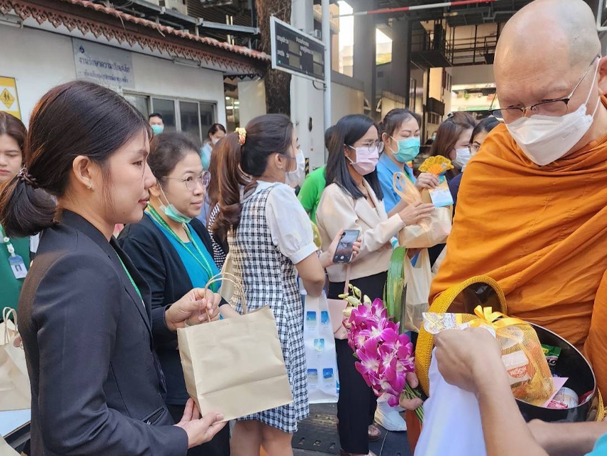 พิธีทำบุญตักบาตรเนื่องในโอกาสส่งท้ายปีเก่าต้อนรับปีใหม่ 2567 พิธีทำบุญตักบาตรเนื่องในโอกาสส่งท้ายปีเก่าต้อนรับปีใหม่ 2567