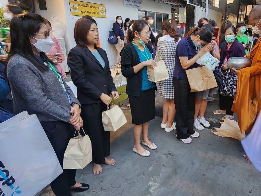 พิธีทำบุญตักบาตรเนื่องในโอกาสส่งท้ายปีเก่าต้อนรับปีใหม่ 2567 พิธีทำบุญตักบาตรเนื่องในโอกาสส่งท้ายปีเก่าต้อนรับปีใหม่ 2567