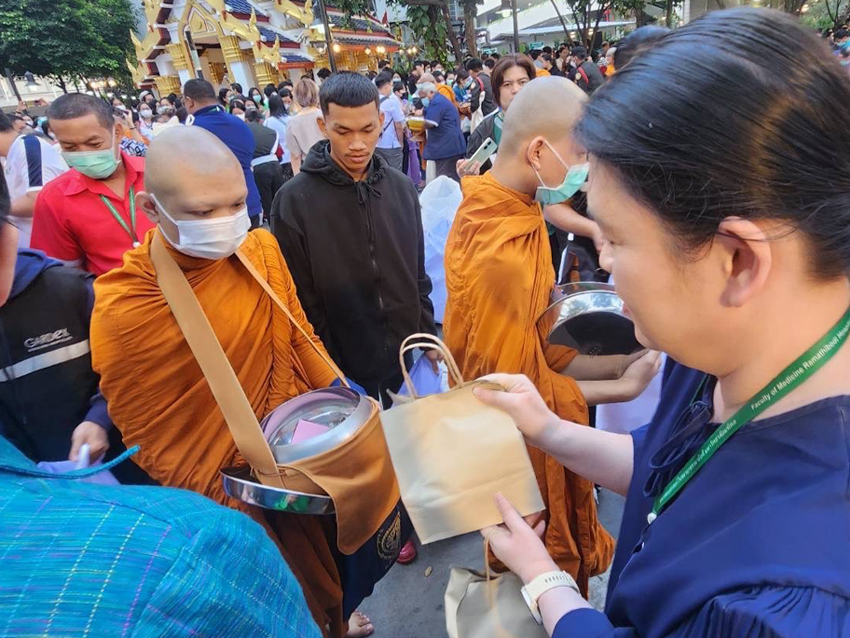 พิธีทำบุญตักบาตรเนื่องในโอกาสส่งท้ายปีเก่าต้อนรับปีใหม่ 2567 พิธีทำบุญตักบาตรเนื่องในโอกาสส่งท้ายปีเก่าต้อนรับปีใหม่ 2567