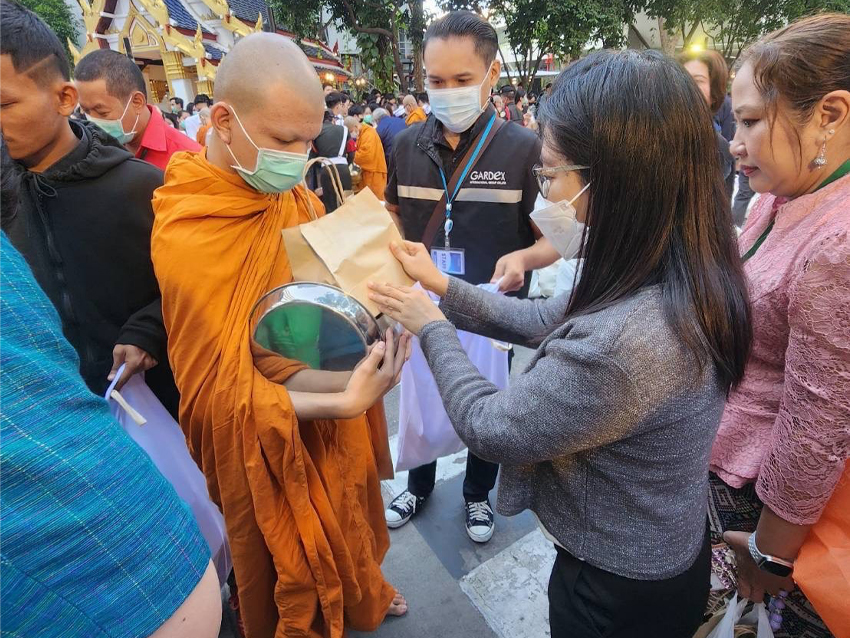 พิธีทำบุญตักบาตรเนื่องในโอกาสส่งท้ายปีเก่าต้อนรับปีใหม่ 2567 พิธีทำบุญตักบาตรเนื่องในโอกาสส่งท้ายปีเก่าต้อนรับปีใหม่ 2567