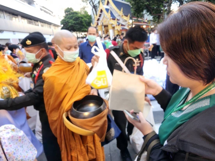 พิธีทำบุญตักบาตรเนื่องในโอกาสส่งท้ายปีเก่าต้อนรับปีใหม่ 2567 พิธีทำบุญตักบาตรเนื่องในโอกาสส่งท้ายปีเก่าต้อนรับปีใหม่ 2567